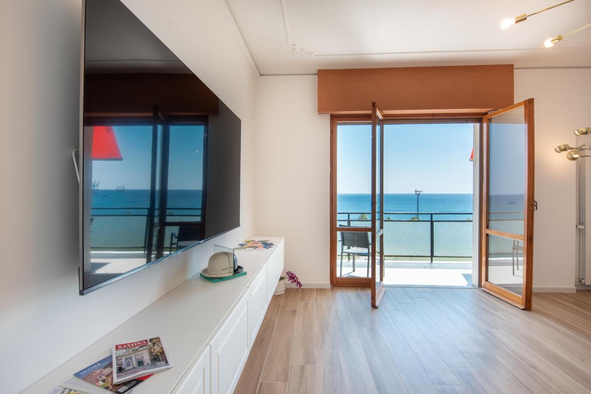 You And The Sea Apartment Savona Bagian luar foto