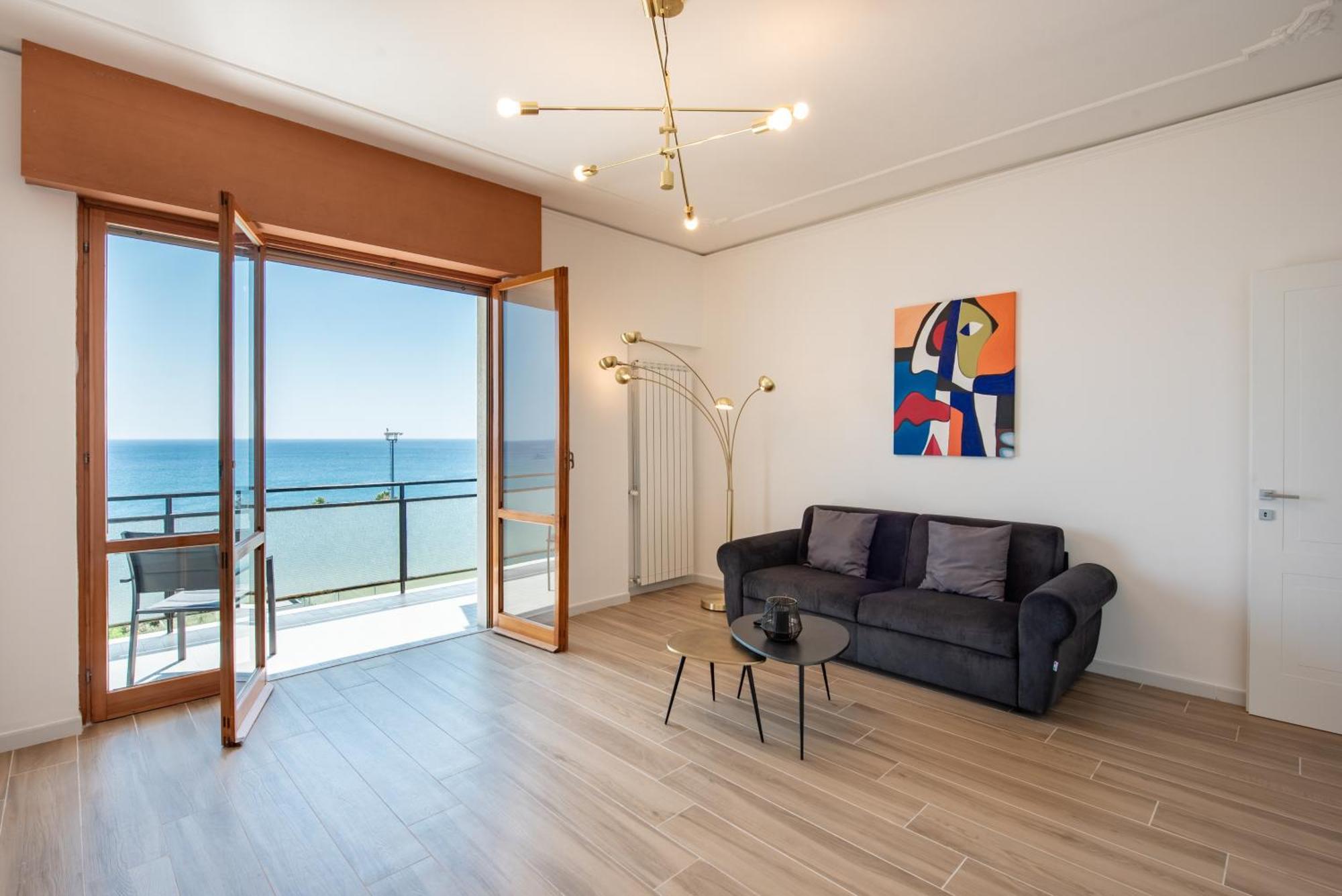 You And The Sea Apartment Savona Bagian luar foto