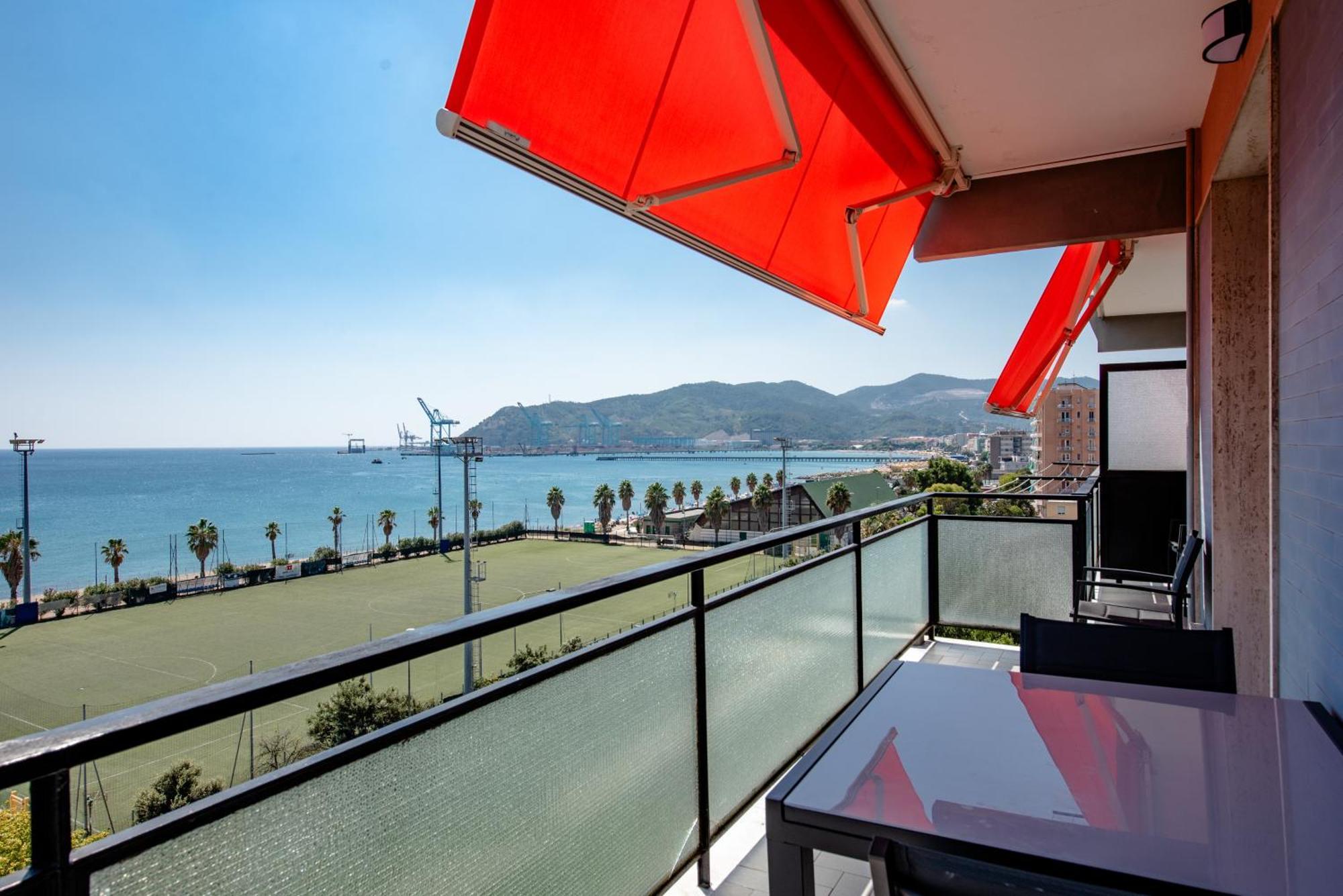 You And The Sea Apartment Savona Bagian luar foto