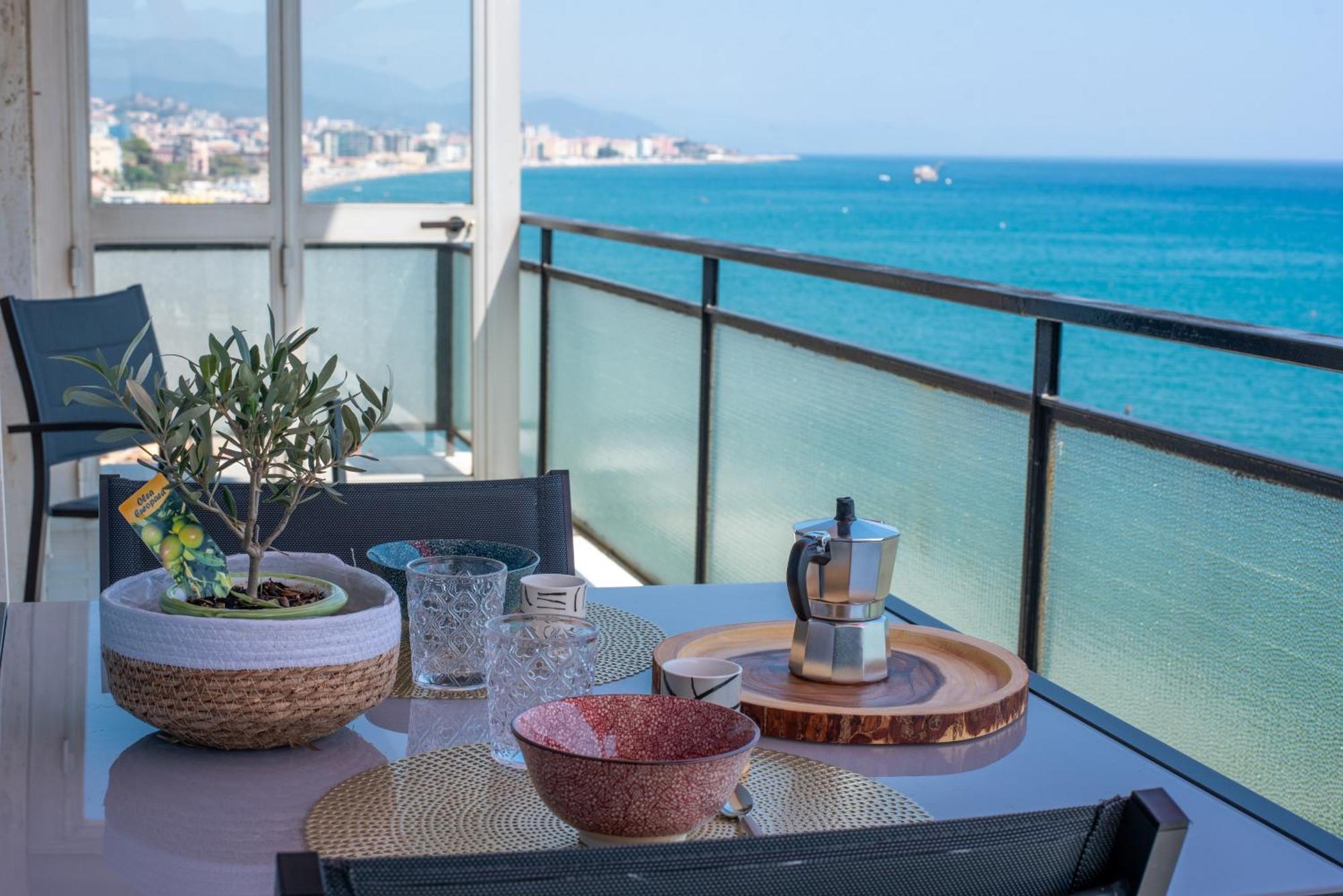 You And The Sea Apartment Savona Bagian luar foto