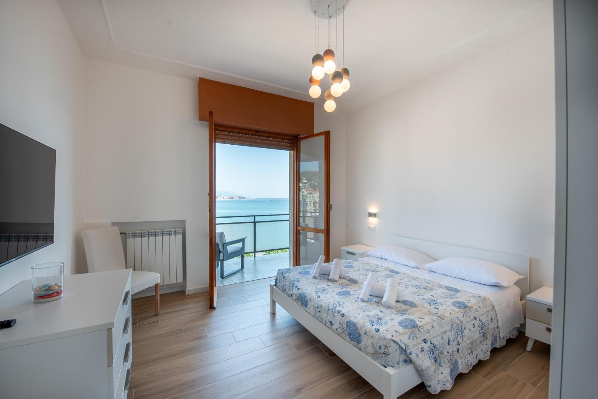 You And The Sea Apartment Savona Bagian luar foto