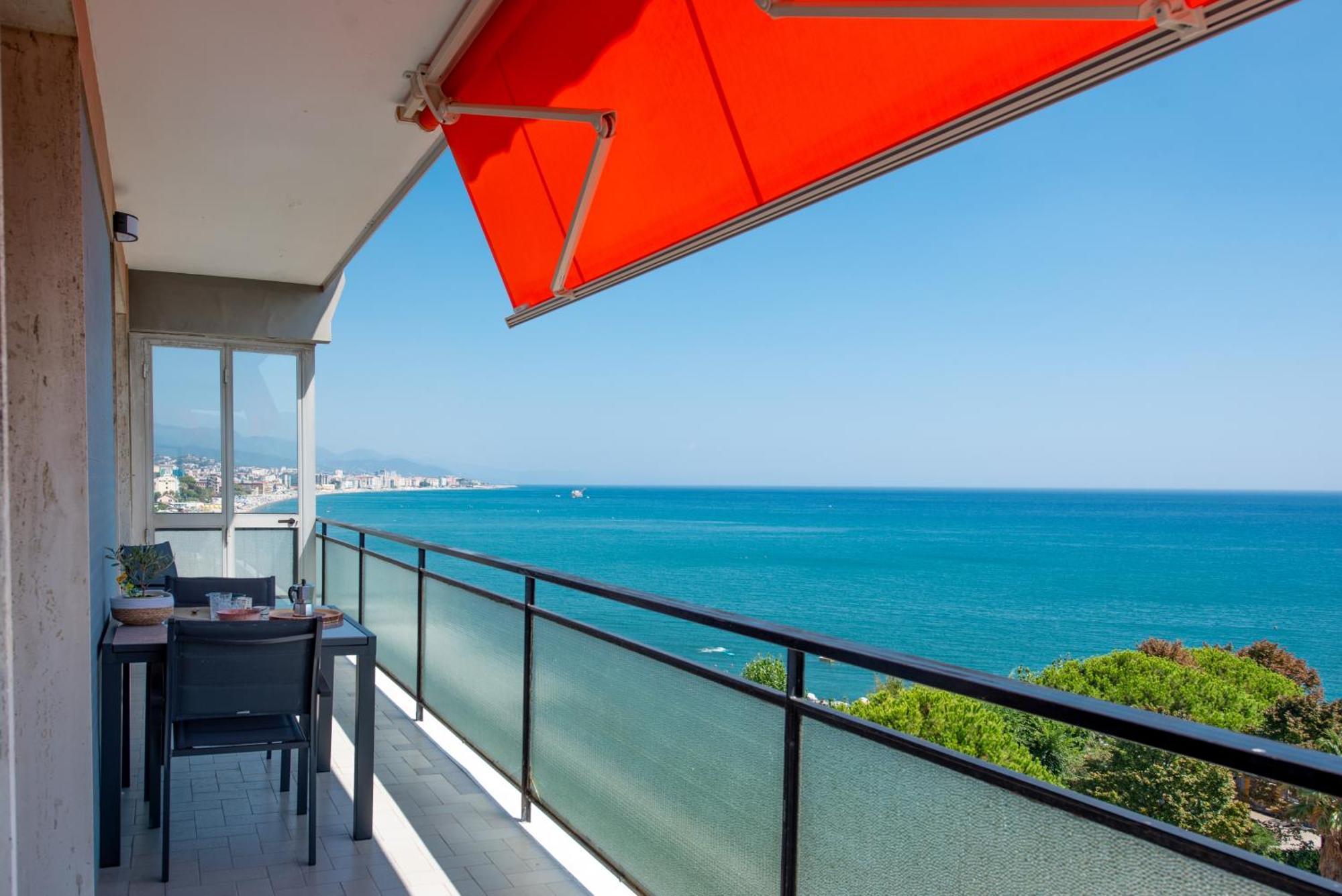 You And The Sea Apartment Savona Bagian luar foto