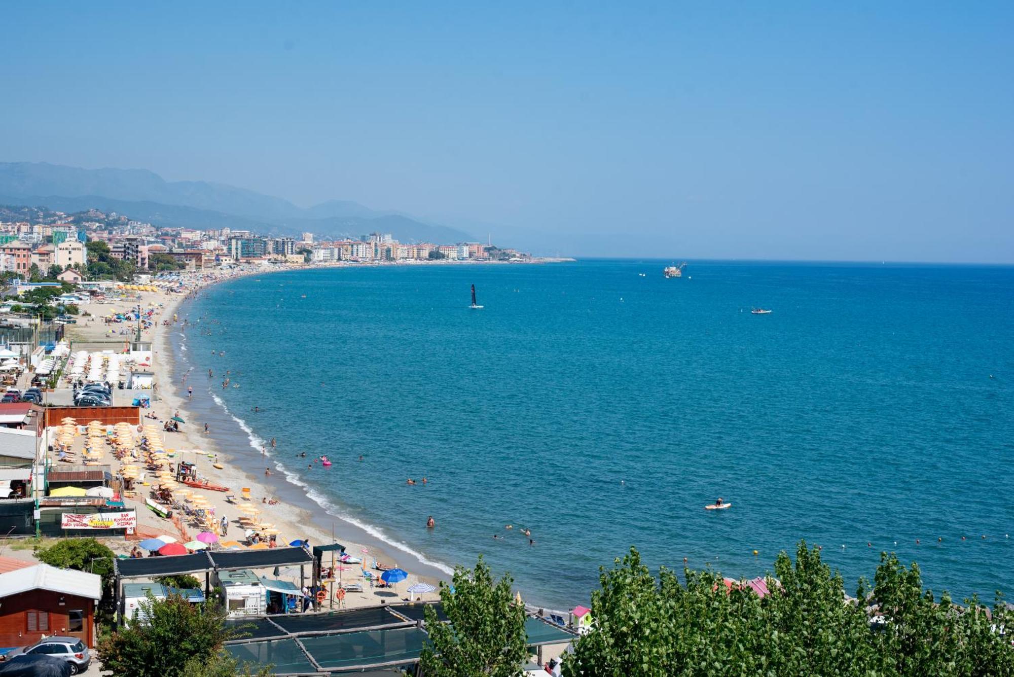 You And The Sea Apartment Savona Bagian luar foto