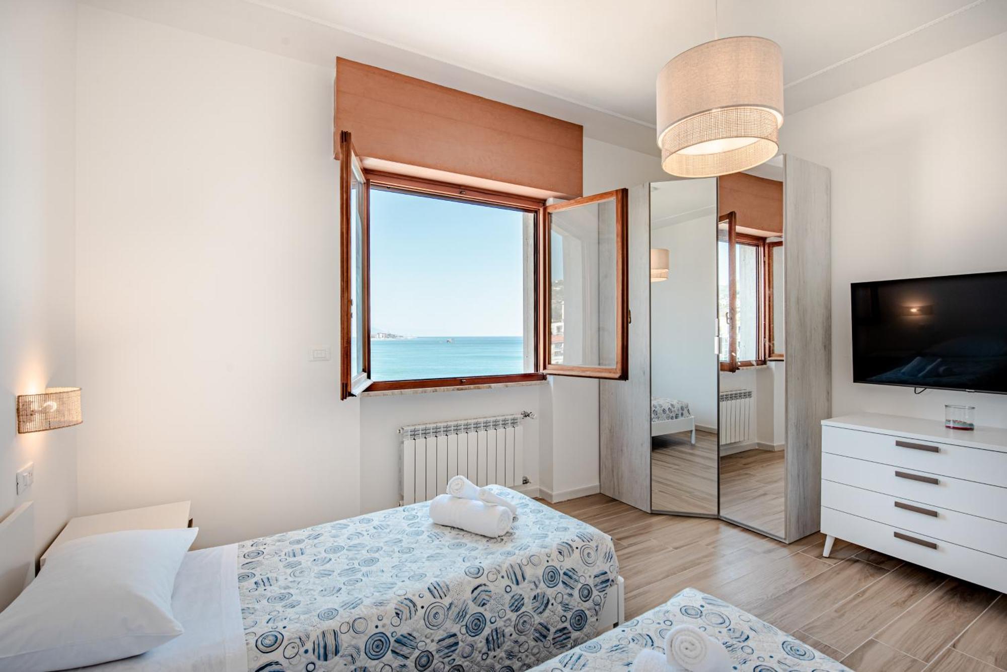 You And The Sea Apartment Savona Bagian luar foto